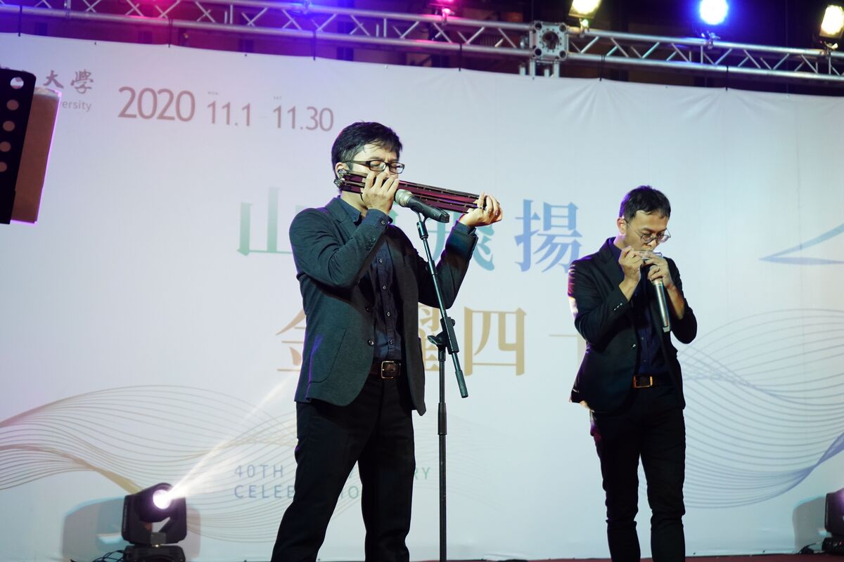 工學院通訊工程研究所助理教授陳彥銘，帶來國際級專業口琴演出。圖片