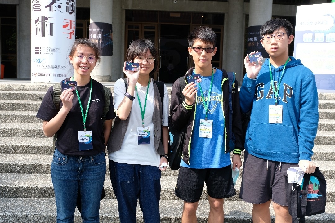 中山大學贈送「一日中山人專屬學生證」給參與學生，憑證一年內比照校友收費標準，可使用全新打造的「中山健身房」等多項運動場館設施。圖片