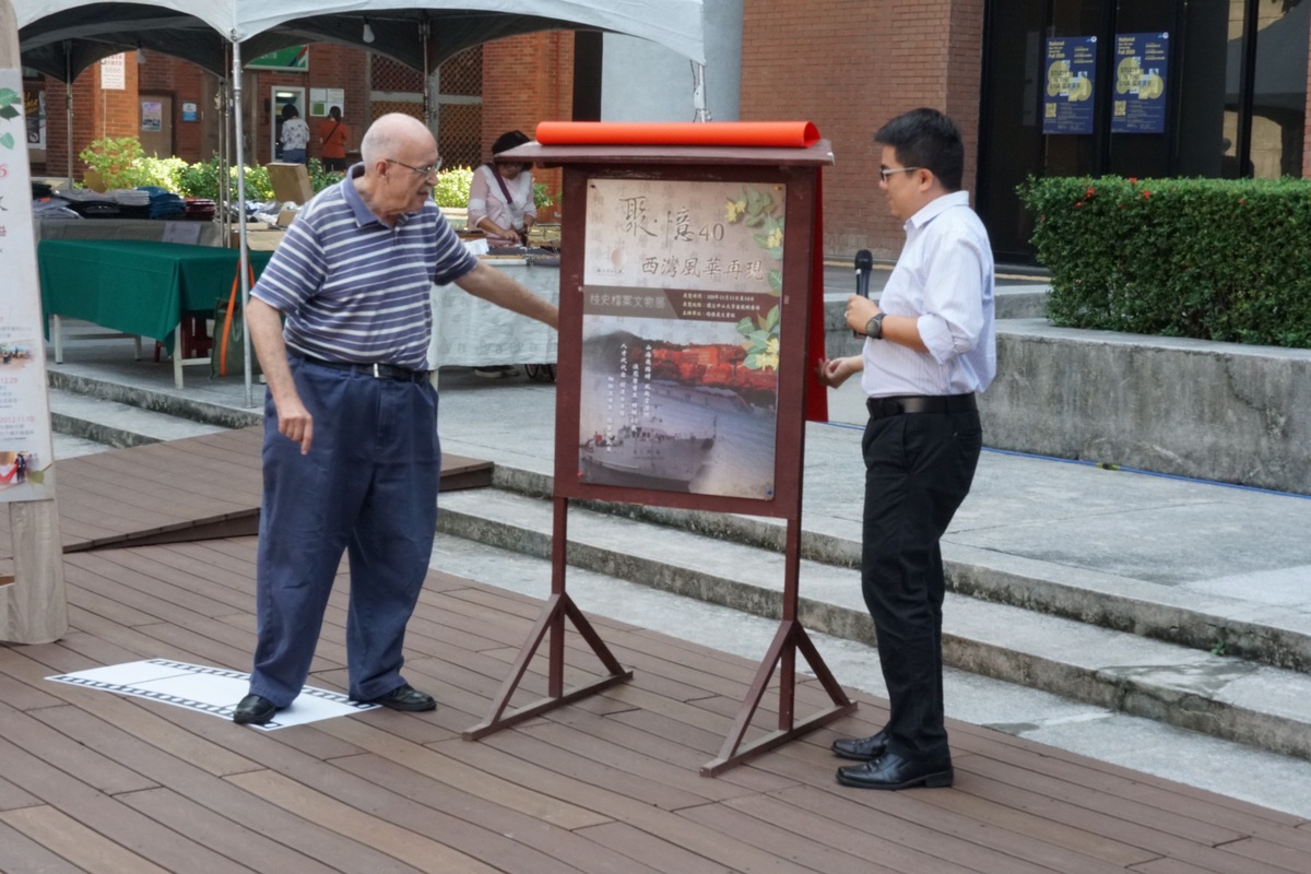 校慶系列報導》獲批建校公文重現　校史檔案菩提樹廣場展出圖片