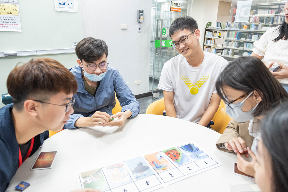 校慶系列報導》誰是最佳妙語說書人？　圖書館桌遊大賽競技圖片