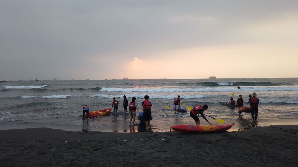 校慶系列報導》乘風破浪的師生　夕陽獨木舟海洋體驗圖片