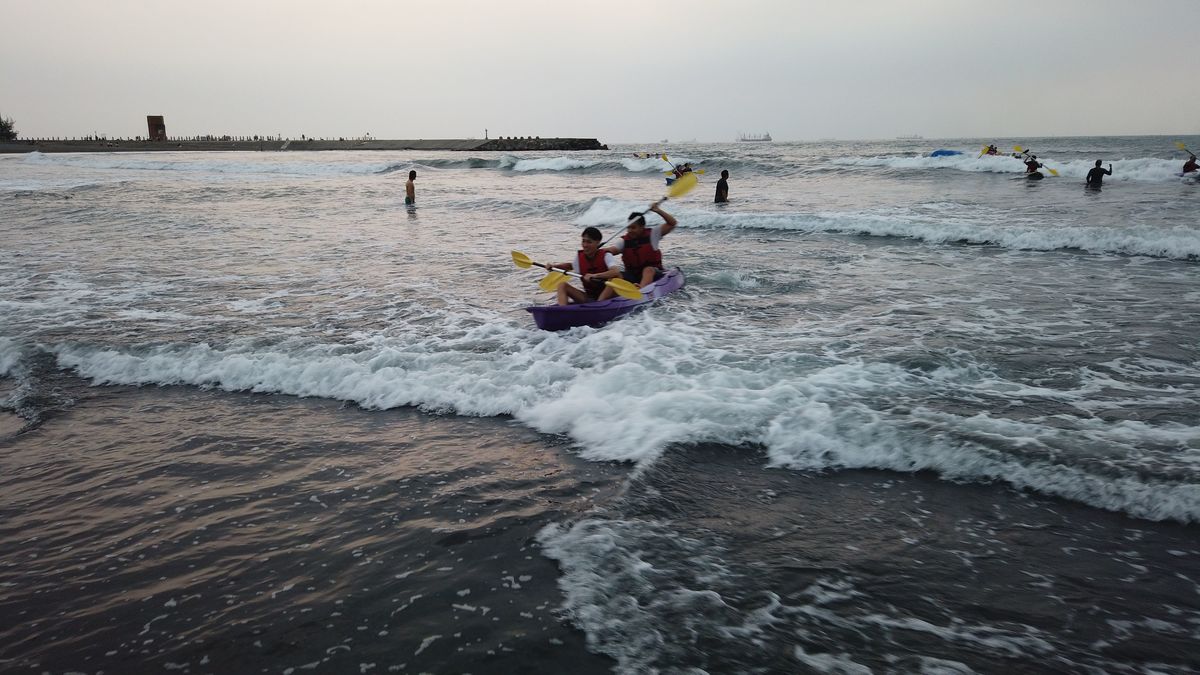 校慶系列報導》乘風破浪的師生　夕陽獨木舟海洋體驗圖片