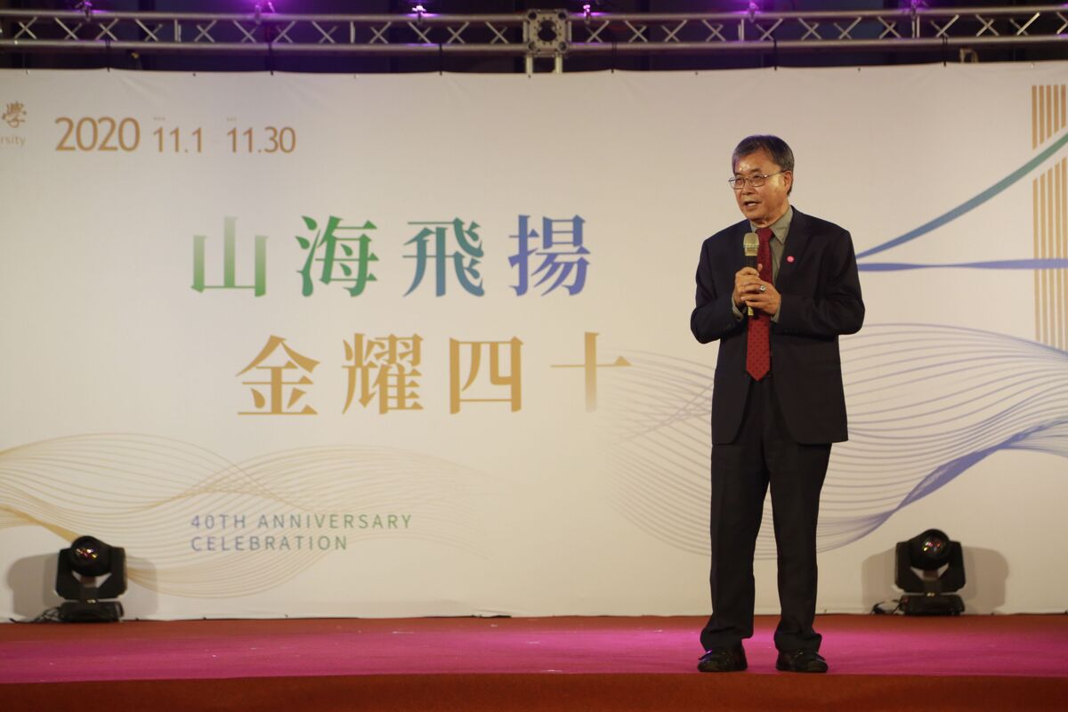 校長鄭英耀表示，中山大學建校40年來，孕育出頂尖卓越的科研能量，如今，為展現大學社會責任、為高屏澎東地區離島偏鄉居民醫療福祉奮鬥，致力申設醫學院系。圖片