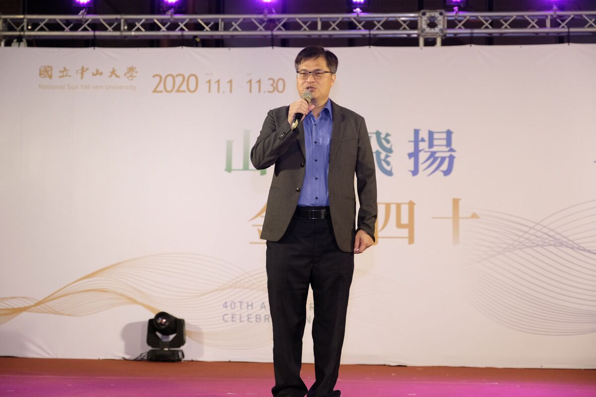 高雄市教育局長謝文斌代表市長陳其邁，出席中山大學校友聯合餐會獻祝福。圖片