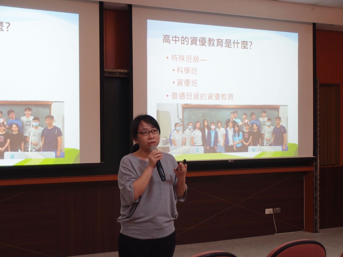 台灣師範大學附中生物老師蘇雨菁，主講「高中資優教育的生物學培育」。圖片