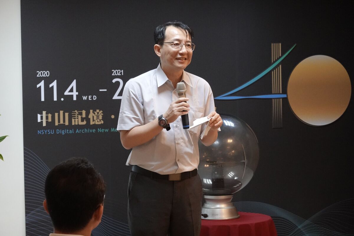 圖資處賴威光處長表示，學校已把數位典藏資料放置在世界性組織OCLC的CONTENTdm系統上，可透過Google搜尋，提升中山大學的曝光度。圖片