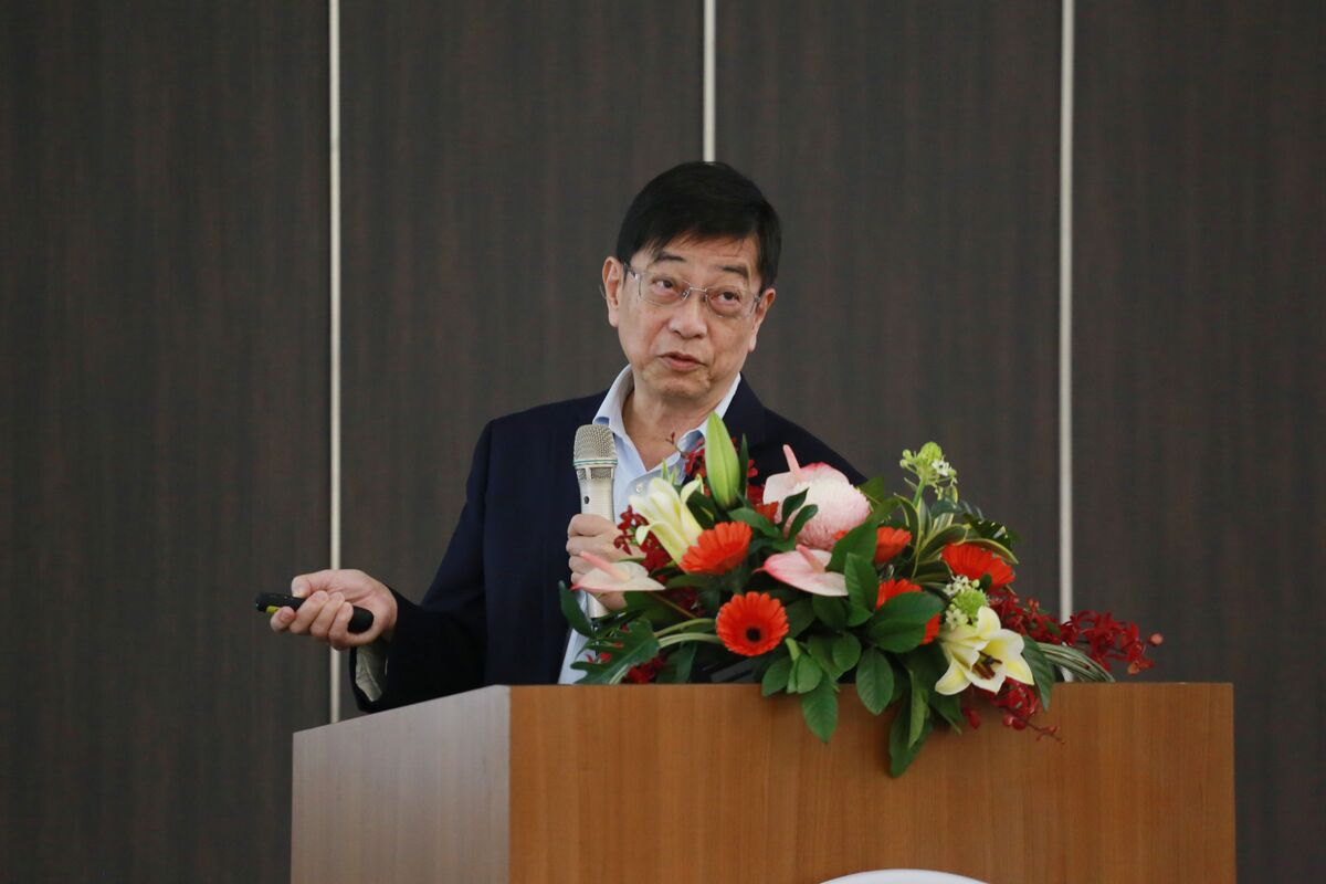 中央研究院院士李定國主講「群體行為産生而呈現的新物理現象」。圖片